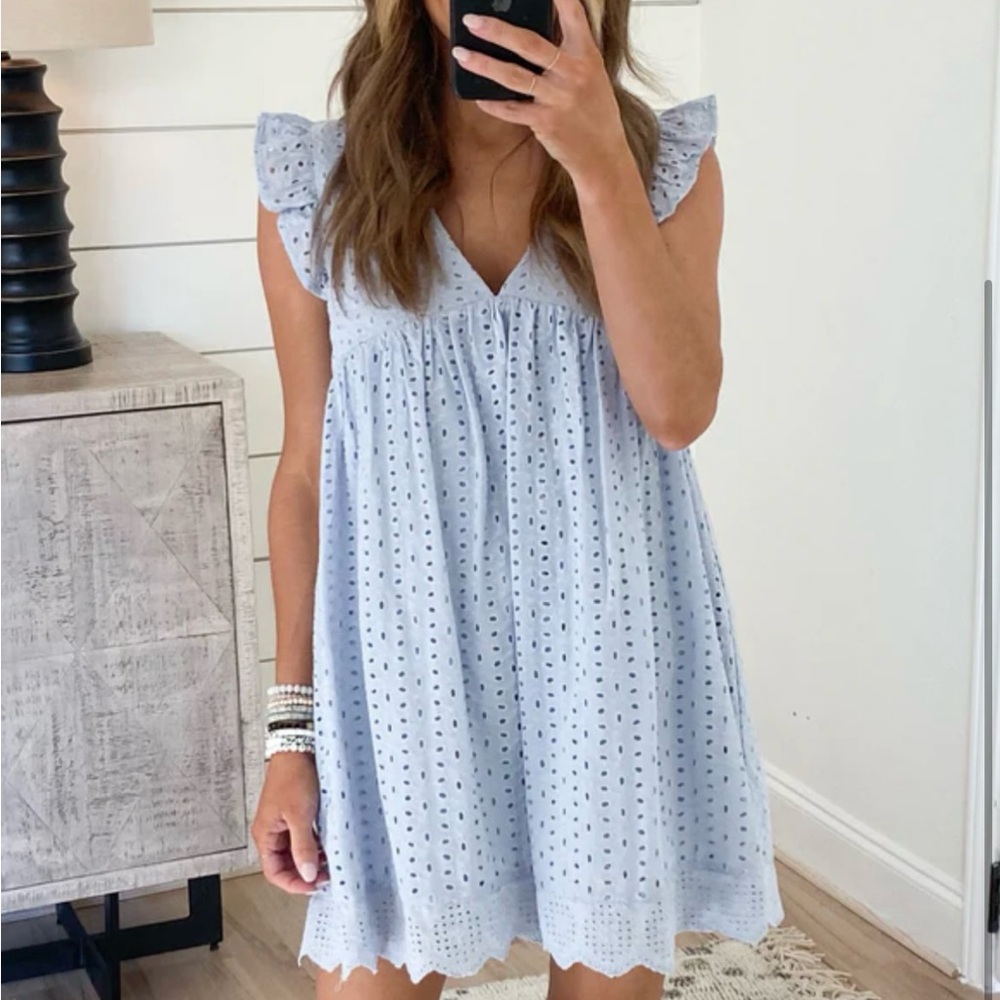 Talulah size Medium blue eyelet hidden romper - like new